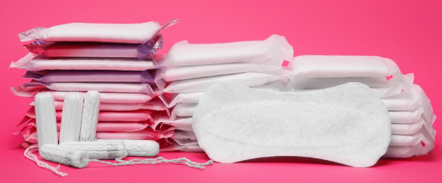 O governo federal divulgou nesta quinta-feira (18/01) que mais de 31 mil farmácias foram credenciadas para distribuição de absorventes como parte das ações do Programa de Proteção e Promoção da Saúde e Dignidade Menstrual, implementado ao longo do ano passado.