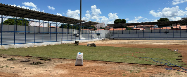 Estádio Álvaro de Carvalho, antigo Ruberleno recebe instalação de grama