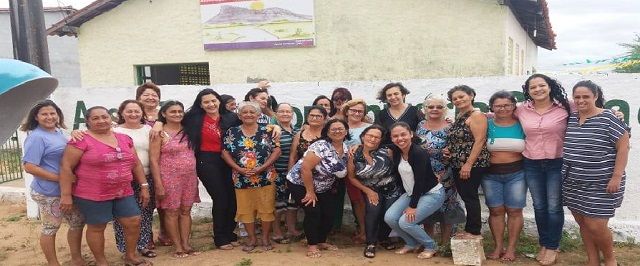 Programa Inclusão Produtiva inicia oficina de pintura em tecido para mulheres do povoado Riacho