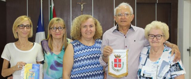 Familiares do Bispo Dom Mário Zanetta visitam Prefeito Luiz de Deus