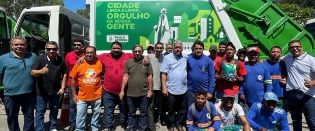 Marcondes entrega cinco novos caminhões compactadores, fardamento para agentes de limpeza e traz nova realidade para a coleta do município