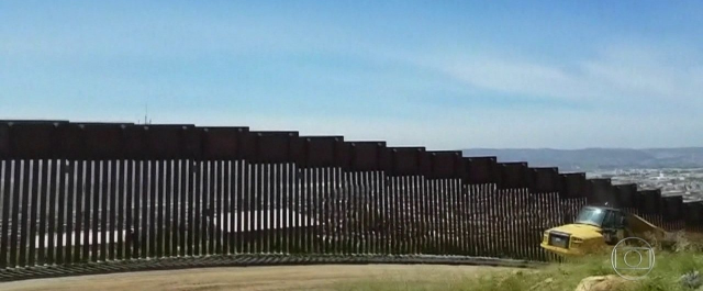 Justiça dos EUA bloqueia US$ 6 bilhões que Trump usaria em muro.