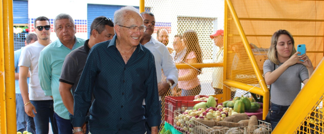 Prefeito visita requalificação do Mercado Hortifruti da Rua Amâncio Pereira
