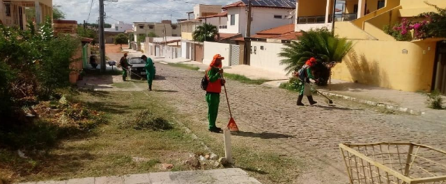 Mutirão de limpeza continua nos bairros Abel Barbosa e Caminho dos Lagos