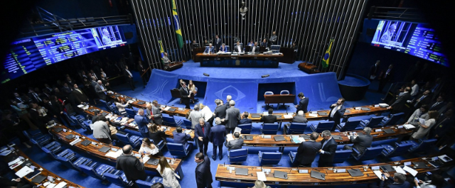 Senado aprova derrubar decretos de Bolsonaro que flexibilizam porte de armas.