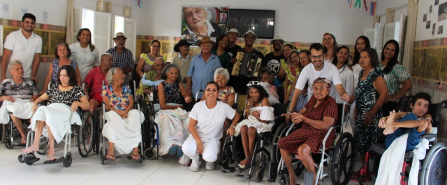 Idosos da Casa de Repouso São Vicente de Paulo têm festa junina organizada pela Prefeitura