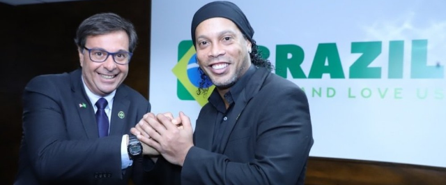 Ronaldinho Gaúcho é nomeado embaixador do turismo mesmo com passaportes apreendidos