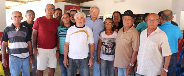 Prefeito Luiz de Deus e comitiva visitam povoado Açude para escutar a comunidade