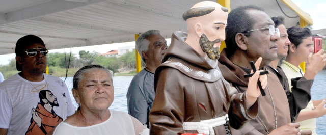 Procissão fluvial reúne devotos de São Francisco de Assis