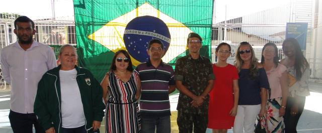 Alunos da rede municipal recebem certificados de participação em Programa do Exército Brasileiro