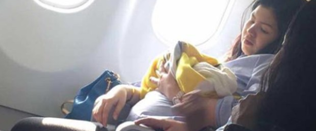 Bebê nasce durante o voo e avião faz pouso de emergência.
