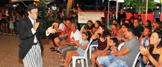 Programação do Natal Energia segue reunindo crianças e adultos na Praça das Mangueiras