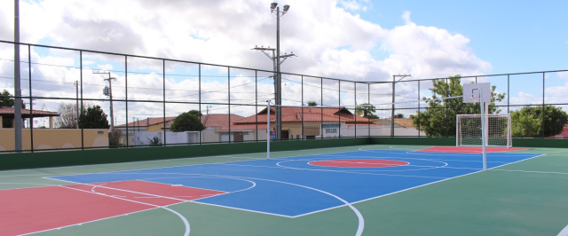 Construção e requalificação de quadras esportivas oferta oportunidade para comunidades