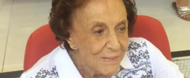 Família diz que videochamada fez idosa ter melhora de Covid-19 e prepara festa de 104 anos em hospital 