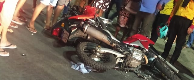 Colisão entre duas motos deixa condutores feridos no Bairro Tancredo Neves