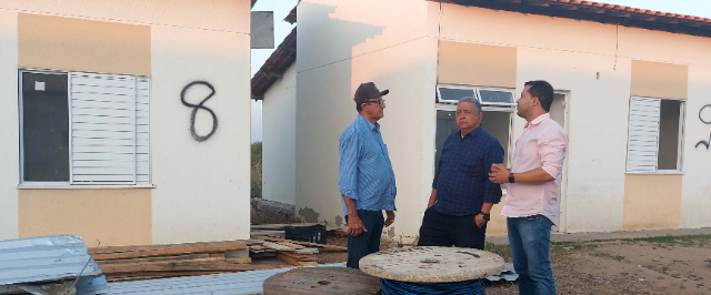Obras do Residencial Francisco Chagas são retomadas e Marcondes Francisco celebra mais um fruto da sua viagem à Brasília