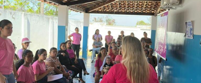 UBS´s realizam atividades durante Outubro Rosa sobre conscientização do câncer de mama e colo de útero
