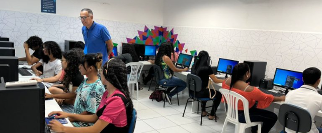 Mais 103 jovens do Centro e do BTN iniciaram o Curso de Informática Básica