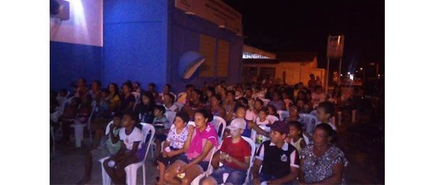 Cozinha Comunitária promove Cine de Natal para moradores do Bairro Benone Rezende