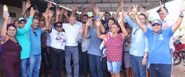 Prefeito Luiz de Deus reafirma compromisso de contribuir com projetos de desenvolvimento do povoado Caiçara