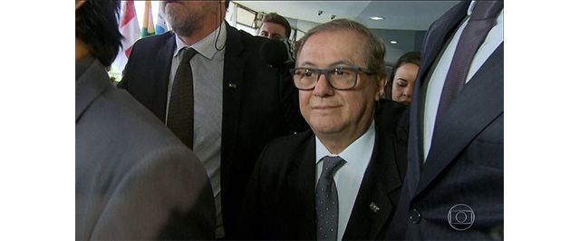 Bolsonaro demite ministro da Educação após três meses de polêmicas
