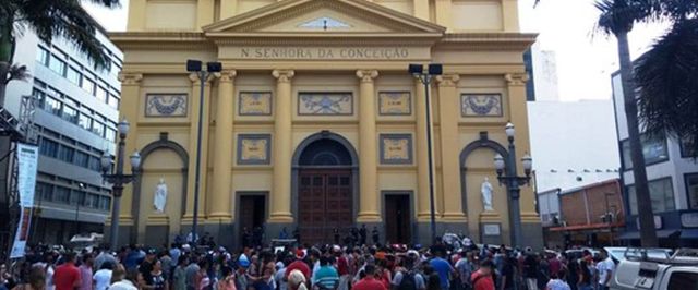 Atirador mata quatro na Catedral de Campinas (SP) e se mata