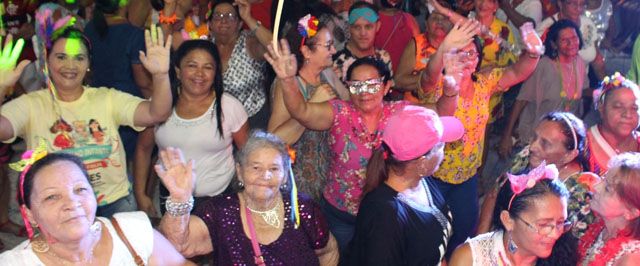 Carnaval dos idosos anima grupos da terceira idade da Rede Socioassistencial