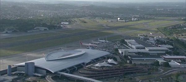 Avião da Azul faz pouso de emergência e fecha pista do Aeroporto do Recife por 25 minutos