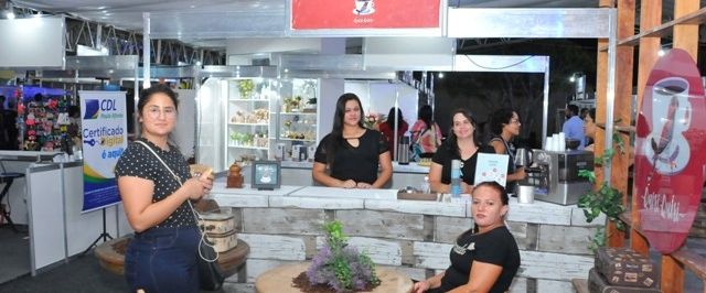 Abertura da Feira do Empreendedor leva grande público ao Centro de Cultura Lindinalva Cabral