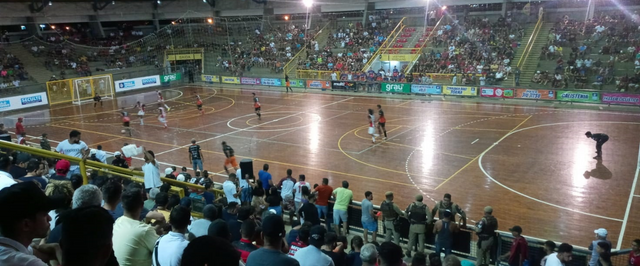 Último dia das finais da Liga Futsal reuniu grande público no Ginásio