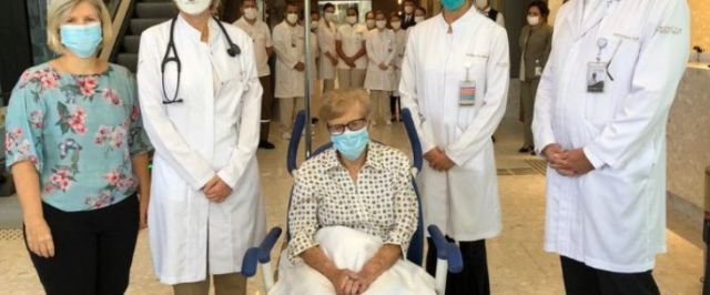 Idosa de 97 anos recebe alta hospitalar após se curar do coronavírus