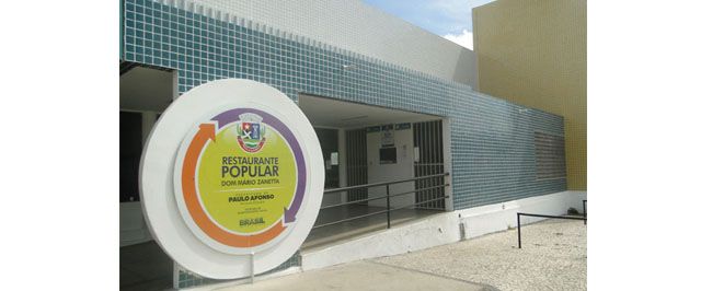 Promotora Luciana Cury elogia Restaurante Popular de Paulo Afonso