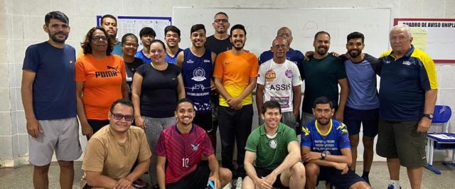 Professor do  Montessori participou do Curso Especial de Voleibol ministrado pelo treinador da Seleção Brasileira 