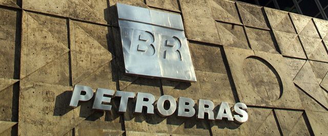 Bolsonaro determina, e Petrobras desiste de aumento do preço do diesel nas refinarias