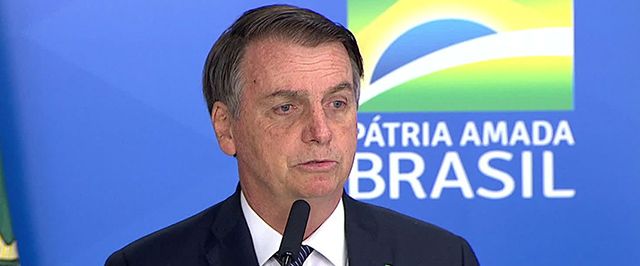 Bolsonaro assina decreto que acaba com o horário de verão