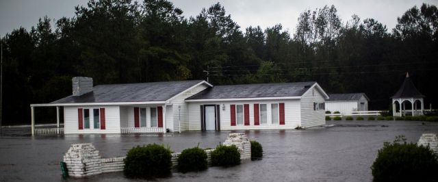 Passagem do furacão Florence deixa 32 mortos e inundações ainda ameaçam cidades dos EUA