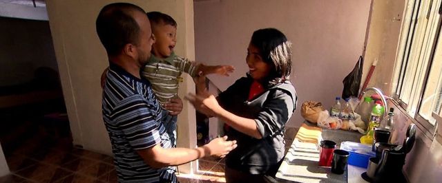 Brasileiros ajudam família venezuelana a superar obstáculos desde que chegou ao país