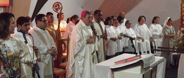 Celebrando a última missa da festa de São Francisco, dom Guido lembra dom Mário ‘o que ele foi e é promove a nossa vida’