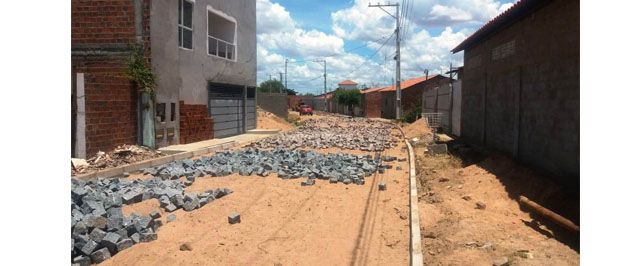 Comunidade do Bairro Oliveira Brito é beneficiada com ações do governo municipal