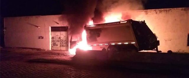 Caminhão de lixo e ônibus são incendiados por criminosos no 20º dia de ataques no Ceará