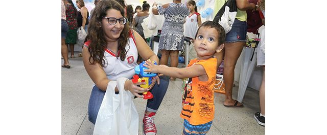 Páscoa Solidária do Colégio Montessori beneficia 100 famílias do bairro Siriema