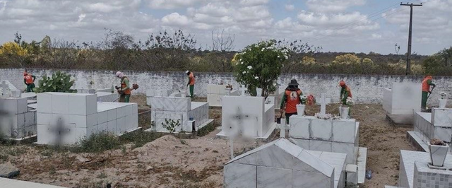 Prefeitura realiza limpeza de cemitérios para o Dia de Finados