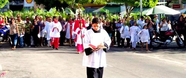Domingo de Ramos: “Rezamos por quem partiu e pelas famílias”, medita Padre Roni sobre os suicídios em Paulo Afonso