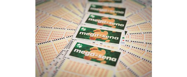 Mega-Sena acumula e pode pagar R$ 105 milhões no sábado.